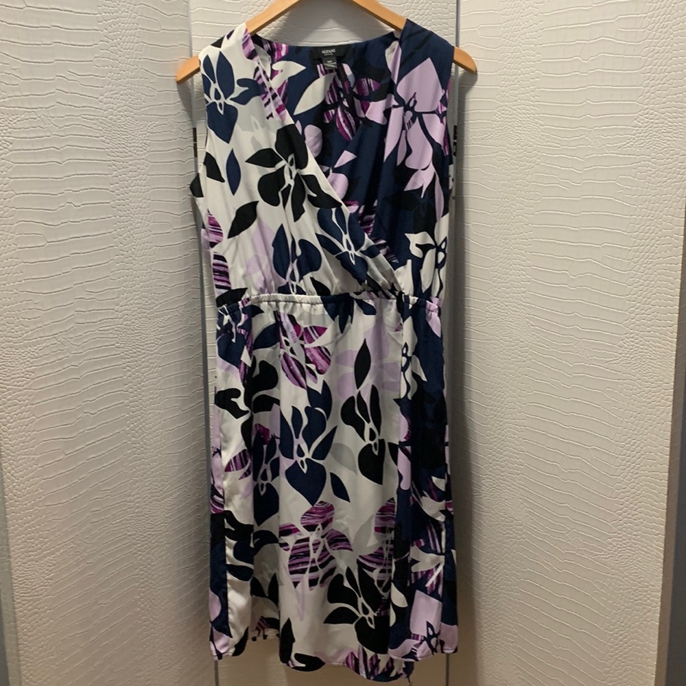 Alfani,  14 P (Petite), Floral white and purple flowers